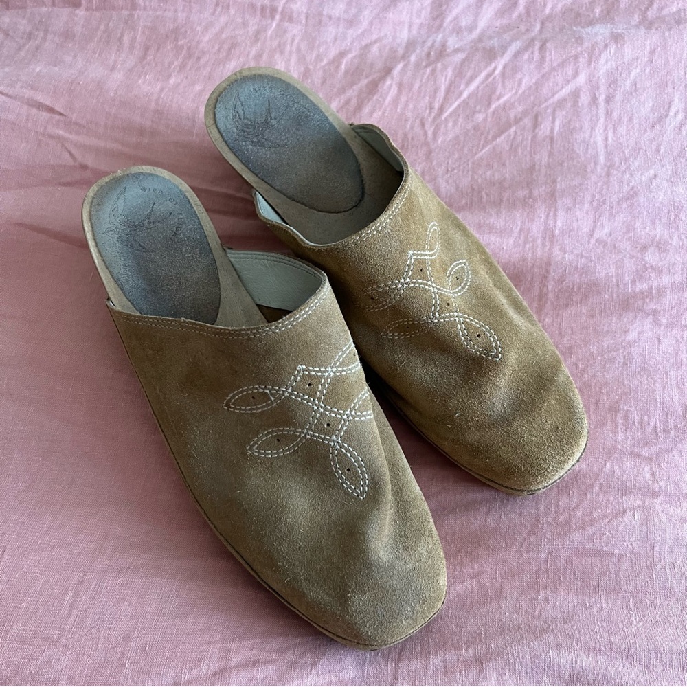 Bird of Flight Shy Clogs Size 10